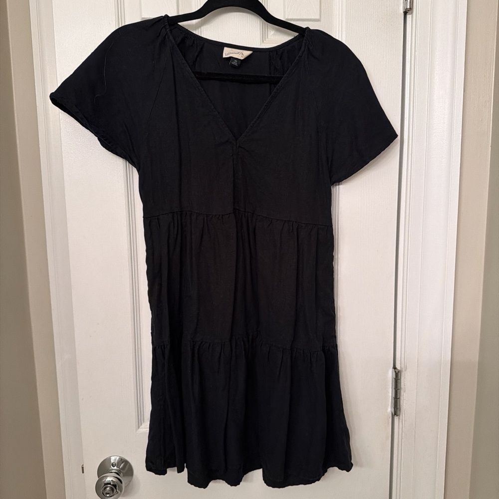 Universal Thread Black V-Neck Dress